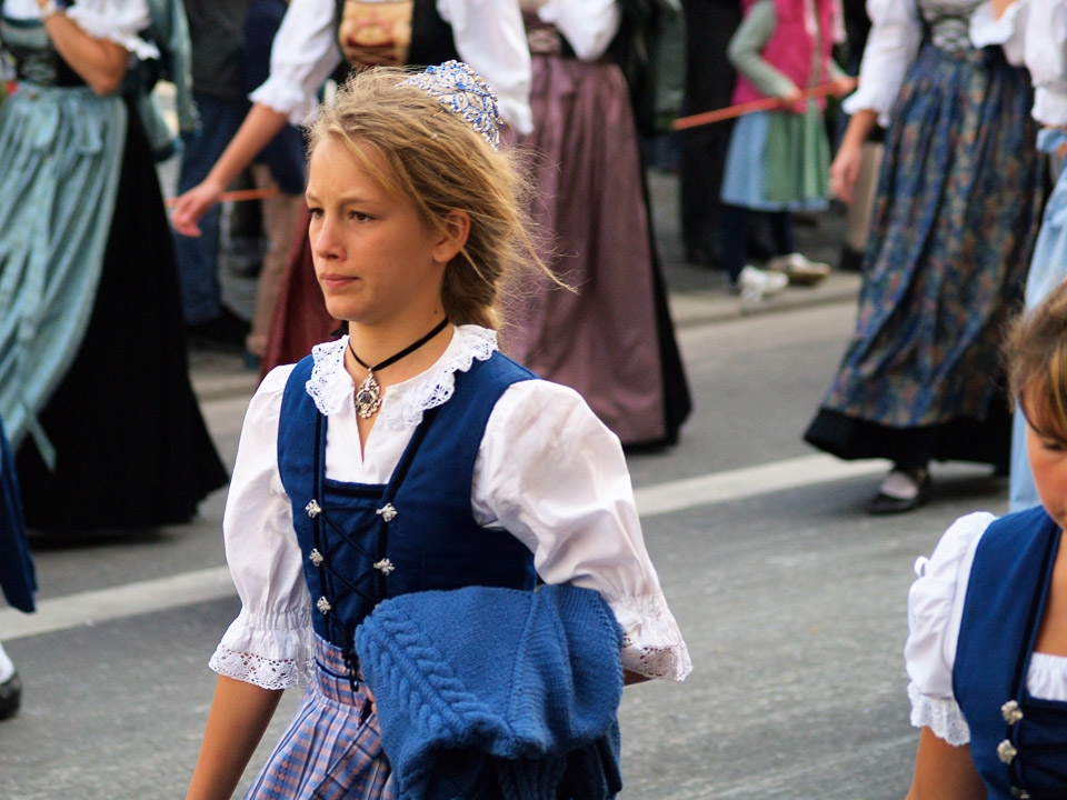 oktoberfest-2008-sunday-parade-18_2876189475_o.jpg