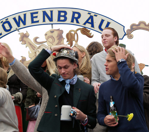 oktoberfest-2008-opening-day-18_2873281780_o.jpg