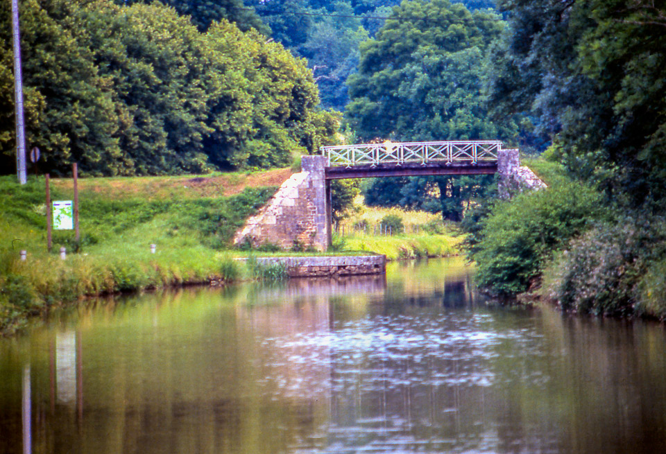 burgundy-houseboat-trip-44_518190215_o.jpg
